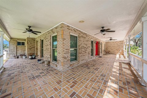 House in Brandon, Florida 5 bedrooms, 325.25 sq.m. № 1843567 - photo 29