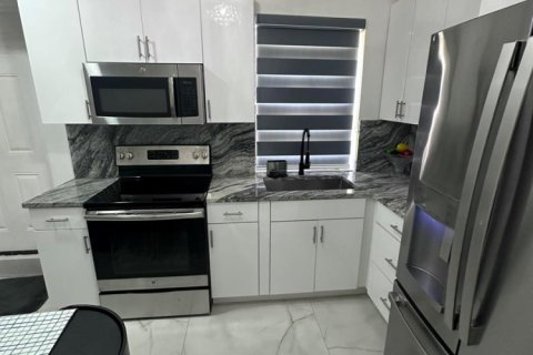 Immobilier commercial à West Palm Beach, Floride 1 chambre, 52.03 m2 № 2288175