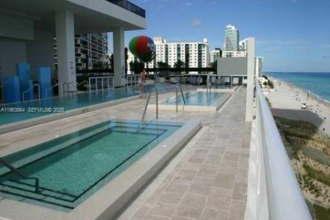 Condo in Hallandale Beach, Florida, 1 bedroom  № 2052825 - photo 19