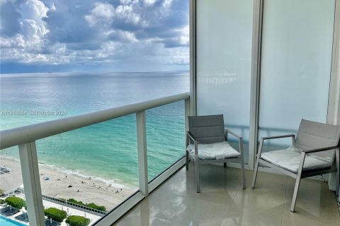 Condo in Hallandale Beach, Florida, 1 bedroom  № 2052825