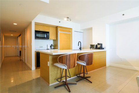 Condo in Hallandale Beach, Florida, 1 bedroom  № 2052825 - photo 6