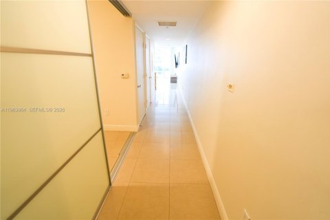 Condo in Hallandale Beach, Florida, 1 bedroom  № 2052825 - photo 14