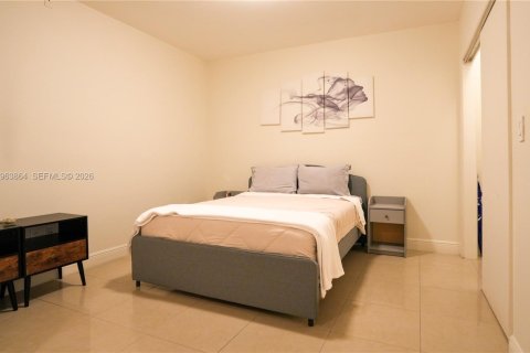 Condo in Hallandale Beach, Florida, 1 bedroom  № 2052825 - photo 12