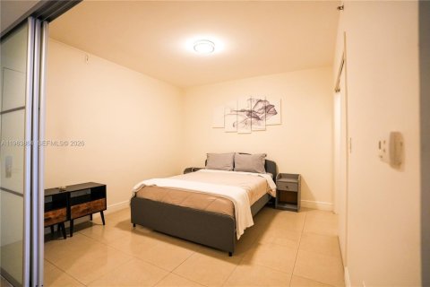 Condo in Hallandale Beach, Florida, 1 bedroom  № 2052825 - photo 11