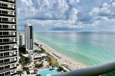 Condo in Hallandale Beach, Florida, 1 bedroom  № 2052825 - photo 15