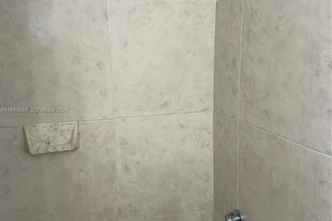 Condominio en alquiler en North Miami, Florida, 2 dormitorios, 88.63 m2 № 2055468 - foto 9