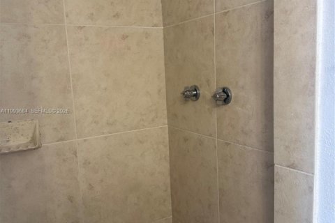 Condominio en alquiler en North Miami, Florida, 2 dormitorios, 88.63 m2 № 2055468 - foto 11