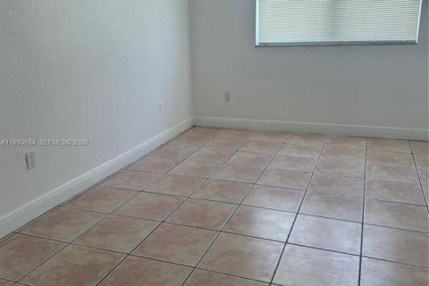 Condominio en alquiler en North Miami, Florida, 2 dormitorios, 88.63 m2 № 2055468 - foto 2
