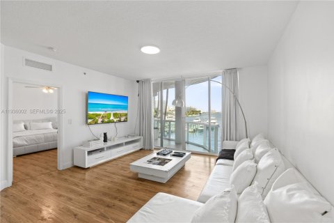 Condominio en venta en North Bay Village, Florida, 3 dormitorios, 124.12 m2 № 1994439 - foto 12