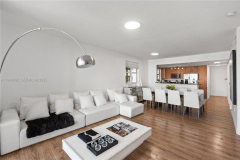 Condominio en venta en North Bay Village, Florida, 3 dormitorios, 124.12 m2 № 1994439 - foto 17