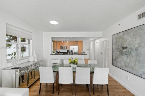 Condominio en venta en North Bay Village, Florida, 3 dormitorios, 124.12 m2 № 1994439 - foto 20