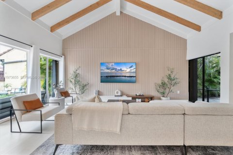 House in Miami, Florida 2 bedrooms, 155.24 sq.m. № 2042952 - photo 5