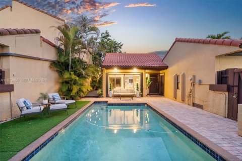 House in Miami, Florida 2 bedrooms, 155.24 sq.m. № 2042952 - photo 2