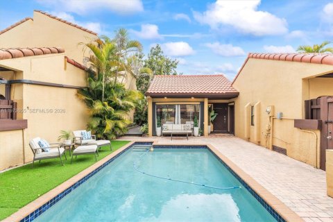 House in Miami, Florida 2 bedrooms, 155.24 sq.m. № 2042952 - photo 24