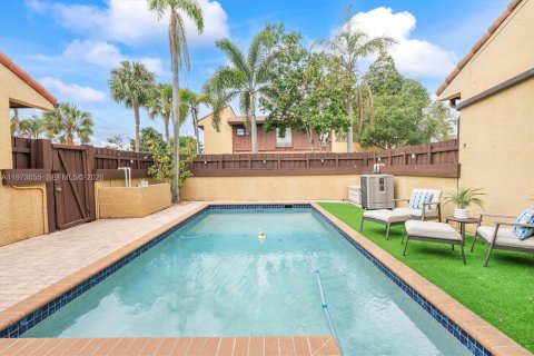 House in Miami, Florida 2 bedrooms, 155.24 sq.m. № 2042952 - photo 27