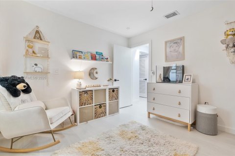 House in Miami, Florida 2 bedrooms, 155.24 sq.m. № 2042952 - photo 17