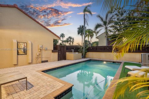 House in Miami, Florida 2 bedrooms, 155.24 sq.m. № 2042952 - photo 26