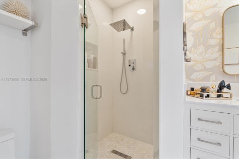 House in Miami, Florida 2 bedrooms, 155.24 sq.m. № 2042952 - photo 22