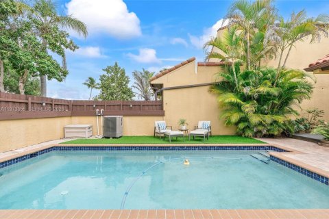 House in Miami, Florida 2 bedrooms, 155.24 sq.m. № 2042952 - photo 25