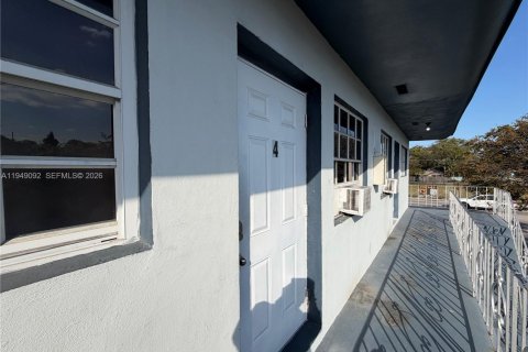 Casa en alquiler en Miami, Florida, 1 dormitorio, 44.13 m2 № 2004875 - foto 10