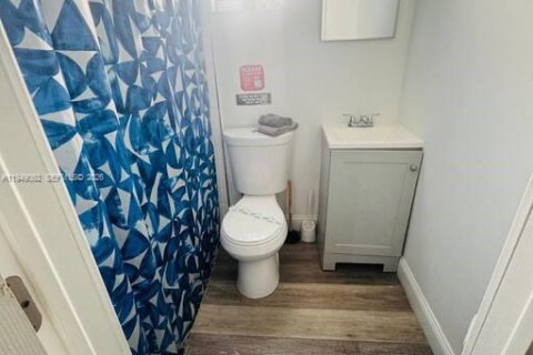 Снять в аренду виллу или дом в Майами, Флорида 1 спальня, 44.13м2, № 2004875 - фото 2