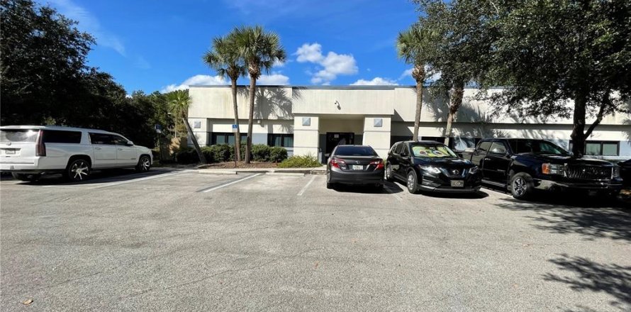 Immobilier commercial à Gainesville, Floride 3994.8 m2 № 2148466
