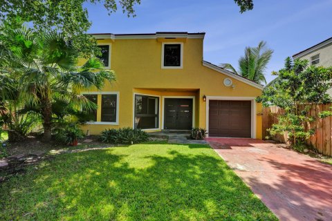 House in Miami, Florida 3 bedrooms, 182.55 sq.m. № 2254885 - photo 3
