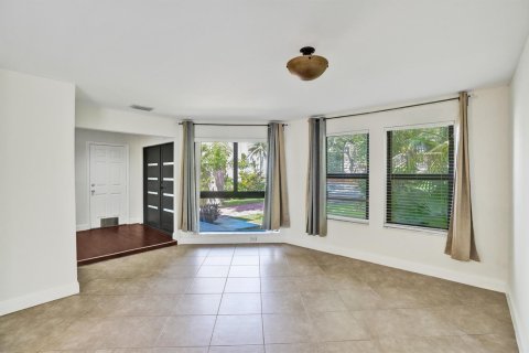 House in Miami, Florida 3 bedrooms, 182.55 sq.m. № 2254885 - photo 4