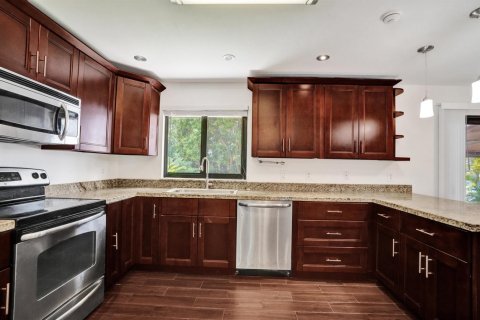 House in Miami, Florida 3 bedrooms, 182.55 sq.m. № 2254885 - photo 11