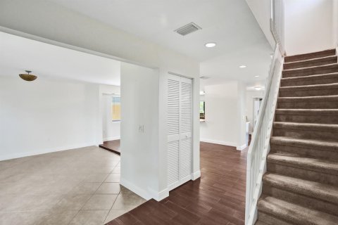House in Miami, Florida 3 bedrooms, 182.55 sq.m. № 2254885 - photo 5
