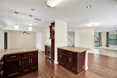 House in Miami, Florida 3 bedrooms, 182.55 sq.m. № 2254885 - photo 8