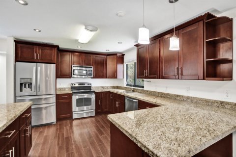 House in Miami, Florida 3 bedrooms, 182.55 sq.m. № 2254885 - photo 9