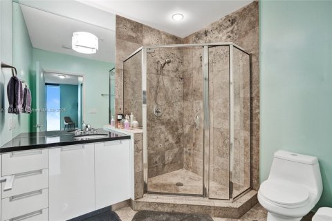 Купить кондоминиум в Норт-Бей-Виллидж, Флорида 2 спальни, 135.45м2, № 1971940 - фото 19