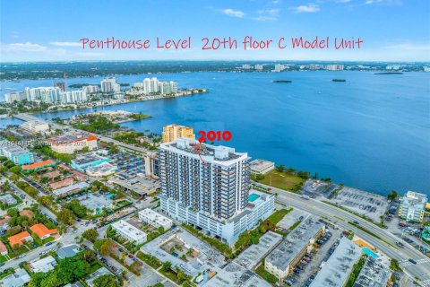 Купить кондоминиум в Норт-Бей-Виллидж, Флорида 2 спальни, 135.45м2, № 1971940 - фото 2
