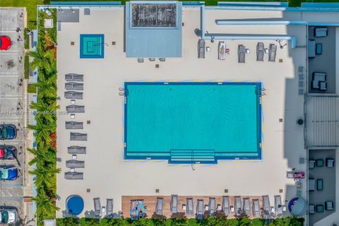 Купить кондоминиум в Норт-Бей-Виллидж, Флорида 2 спальни, 135.45м2, № 1971940 - фото 27