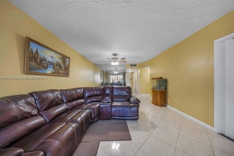 Condominio en venta en Lauderdale Lakes, Florida, 2 dormitorios, 80.36 m2 № 1975732 - foto 12