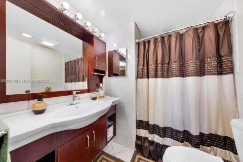 Condominio en venta en Lauderdale Lakes, Florida, 2 dormitorios, 80.36 m2 № 1975732 - foto 15