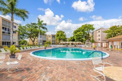 Condominio en venta en Lauderdale Lakes, Florida, 2 dormitorios, 80.36 m2 № 1975732 - foto 21