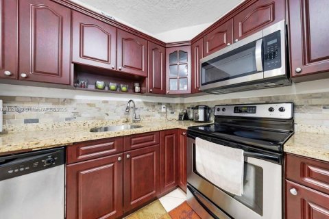 Condominio en venta en Lauderdale Lakes, Florida, 2 dormitorios, 80.36 m2 № 1975732 - foto 7