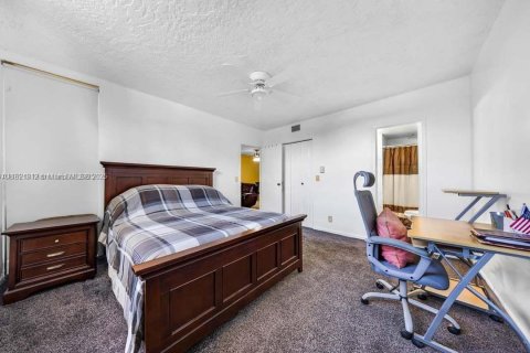 Condominio en venta en Lauderdale Lakes, Florida, 2 dormitorios, 80.36 m2 № 1975732 - foto 13