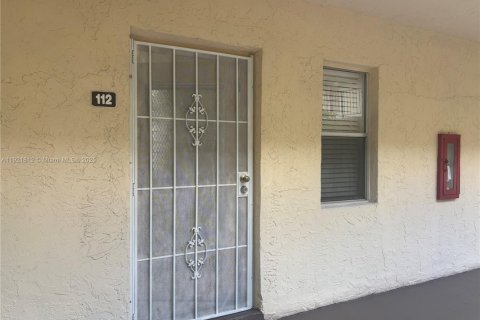 Condominio en venta en Lauderdale Lakes, Florida, 2 dormitorios, 80.36 m2 № 1975732 - foto 5