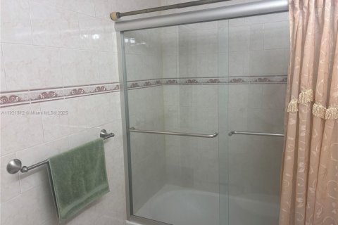 Condominio en venta en Lauderdale Lakes, Florida, 2 dormitorios, 80.36 m2 № 1975732 - foto 18