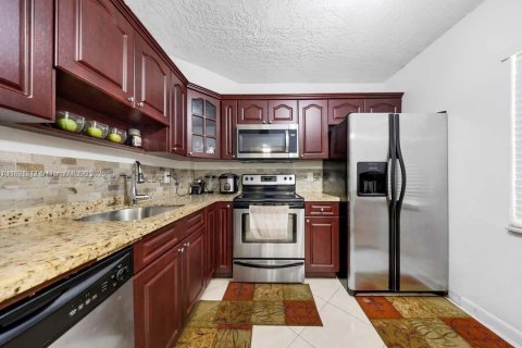 Condominio en venta en Lauderdale Lakes, Florida, 2 dormitorios, 80.36 m2 № 1975732 - foto 6