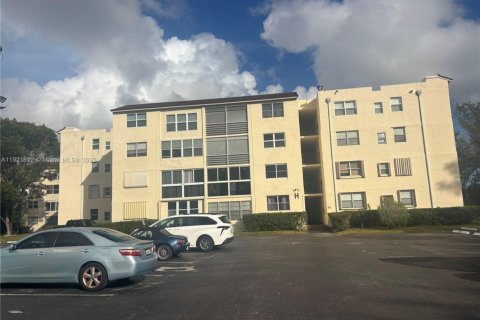 Condominio en venta en Lauderdale Lakes, Florida, 2 dormitorios, 80.36 m2 № 1975732 - foto 1