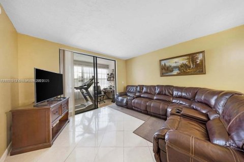Condominio en venta en Lauderdale Lakes, Florida, 2 dormitorios, 80.36 m2 № 1975732 - foto 11