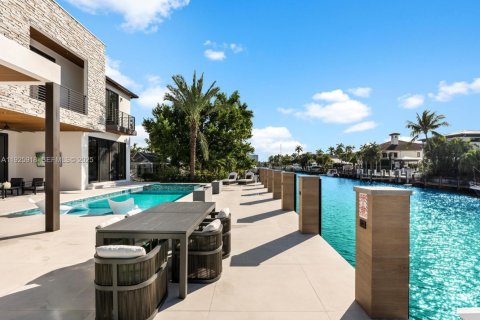 Villa ou maison à vendre à Fort Lauderdale, Floride: 5 chambres, 559.83 m2 № 1986979 - photo 3