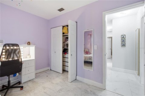 House in Valrico, Florida 6 bedrooms, 224.82 sq.m. № 2221470 - photo 20
