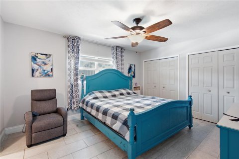 House in Valrico, Florida 6 bedrooms, 224.82 sq.m. № 2221470 - photo 14