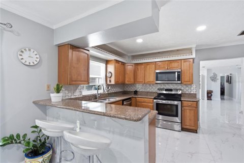 House in Valrico, Florida 6 bedrooms, 224.82 sq.m. № 2221470 - photo 10