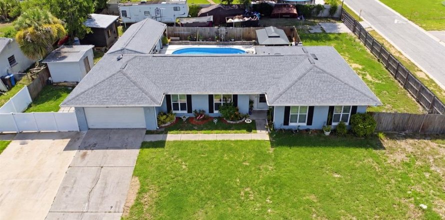 House in Valrico, Florida 6 bedrooms, 224.82 sq.m. № 2221470